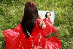 Girl’s Best Friend, Mirror