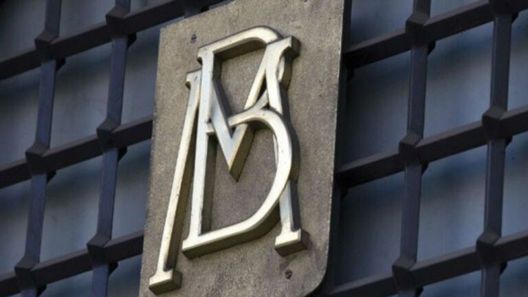 Banxico ajusta a la baja estimación de crecimiento en México para 2024