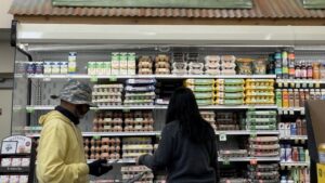 Inflación a 12 meses en EUA cae a 4.9% en Abril