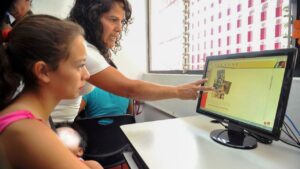 Solo 3 de cada 10 hogares de bajos recursos cuentan con internet, según INEGI