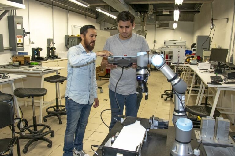 Planes listos: así se capacitará al talento UDEM ante la llegada de Tesla