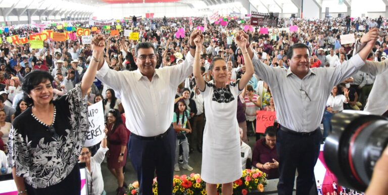 Más de 50 mil poblanos recibieron a Claudia Sheinbaum