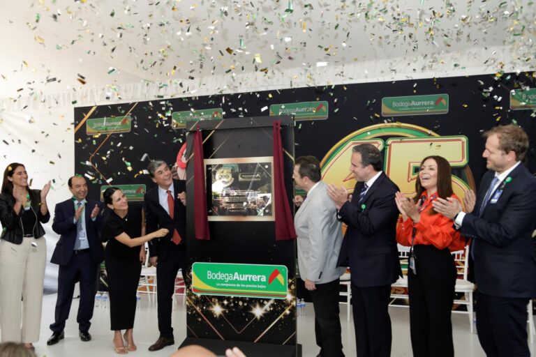 Celebra Bodega Aurrerá su 65 aniversario