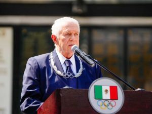 Carlos Padilla es condecorado con la Orden Olímpica del COI