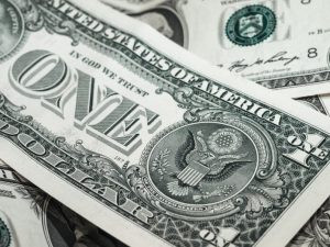 Se vende el Dólar en 17.52 pesos en bancos de la CDMX