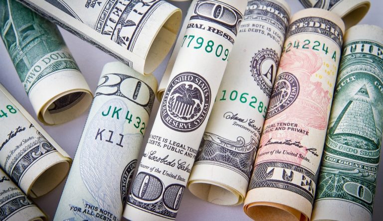 Hoy se vende e Dólar en 16.98 pesos a la venta en bancos de la CDMX