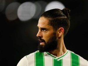 Isco renueva con el Real Betis hasta 2027