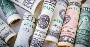 El dólar hoy viernes en 16.88 pesos en bancos capitalinos