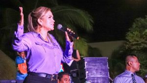Lili Campos invita a recibir el 2024 en el Portal Maya