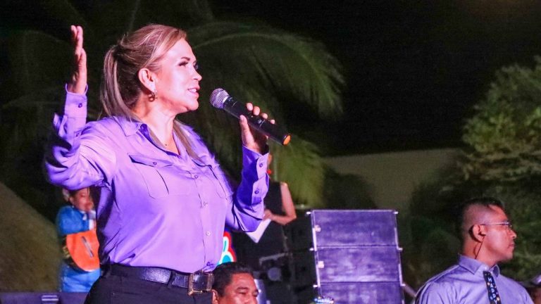 Lili Campos invita a recibir el 2024 en el Portal Maya