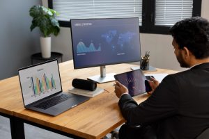 En 2024, fortalece tu estrategia comercial a través del monitoreo de datos: descubre los 5 desafíos que puedes estar enfrentando y cómo resolverlos.