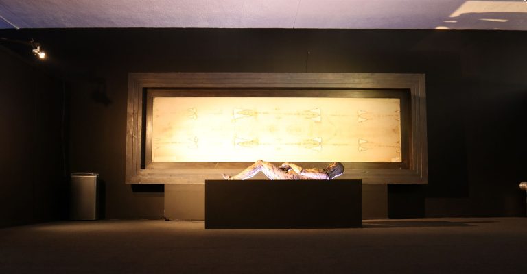 Inauguran en la UAG exposición sobre «La Sábana Santa»