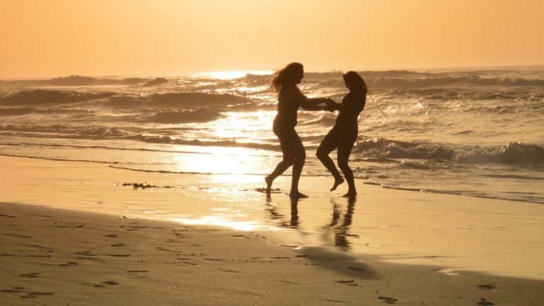 Radiografía del turismo LGBTQ+ y su impacto en estás vacaciones de Semana Santa en los destinos de playa