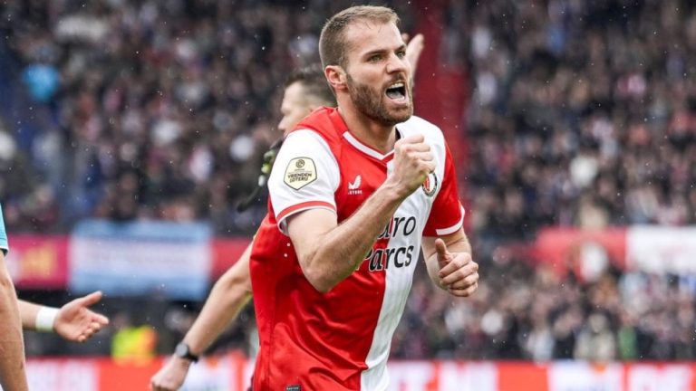 Feyenoord con Giménez en la cancha, remonta y se lleva la victoria ante el Utrecht