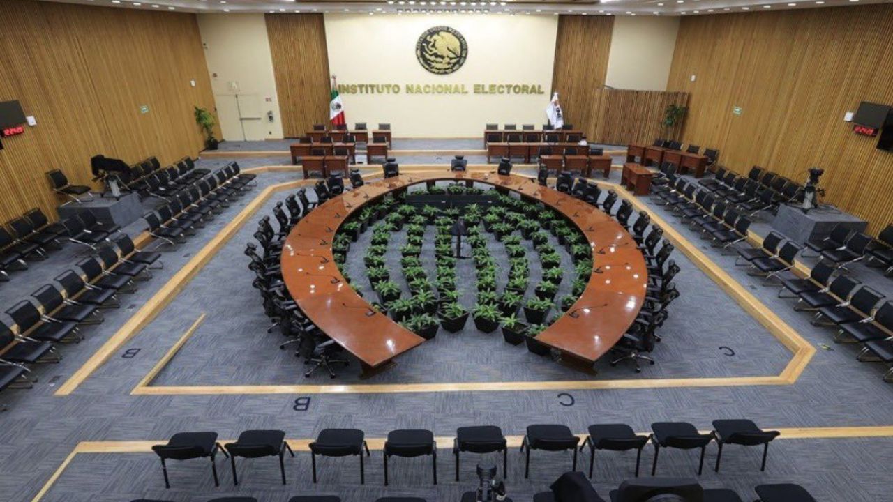 INE pide a “Marea Rosa” no utilizar el color del instituto