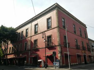 Luz Saviñón: más que una casa de empeño, un apoyo social arraigado