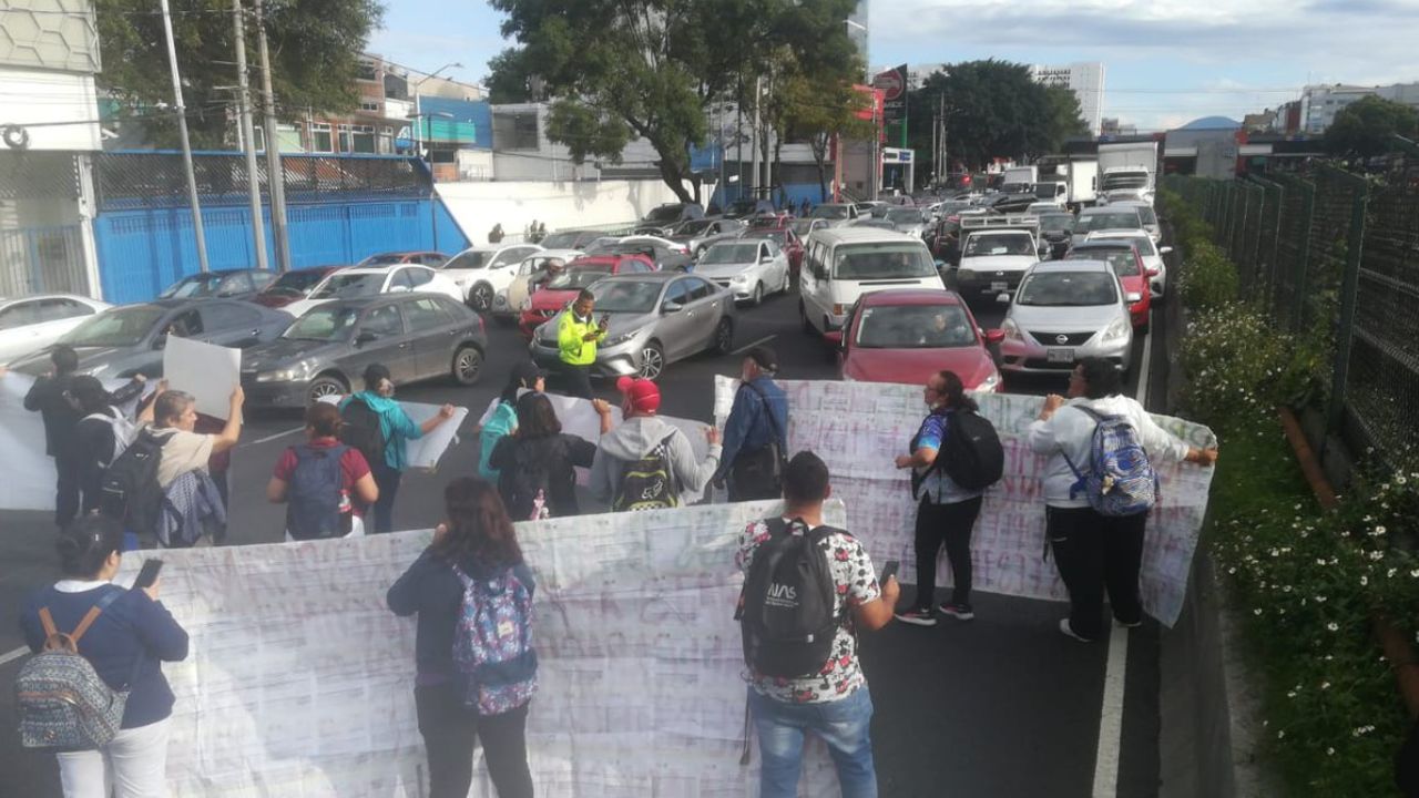 Realizan bloqueo en ambos sentidos de la Calzada de Tlalpan