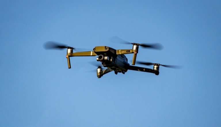 Ataque con dron deja herida a una pareja de viejitos en “La Ruana”, Michoacán