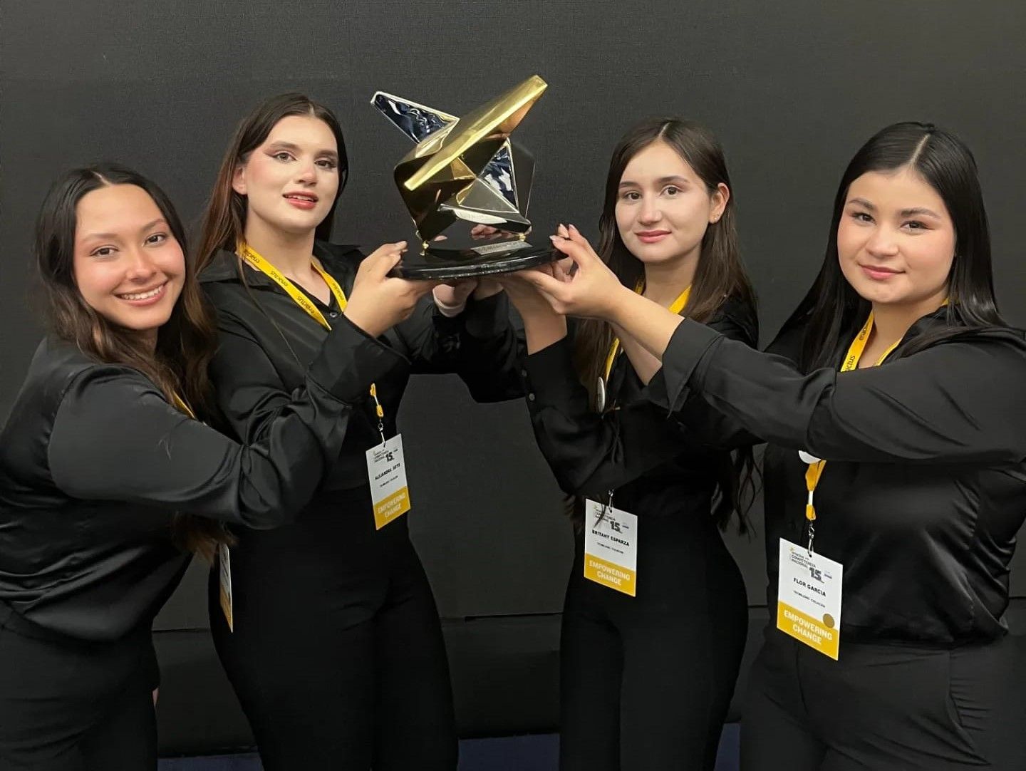 Estudiantes de Tecmilenio llevan su sazonador ganador a Kazajistán para apoyar a pescadores de Sinaloa