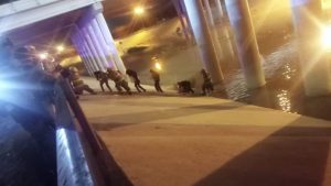 Rescatan a 9 migrantes que quedaron varados en el Río Bravo