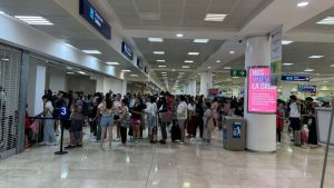 Cancelan 348 vuelos en Cancún por “Beryl”; Tren Maya para servicio