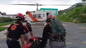 Rescatan a familia varada en el río Pilón en Montemorelos, NL