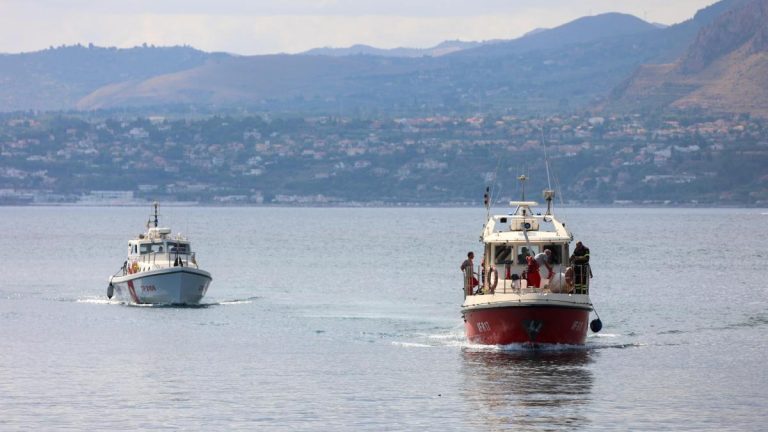 Hallan dos cuerpos tras naufragio de yate de magnate británico en Italia