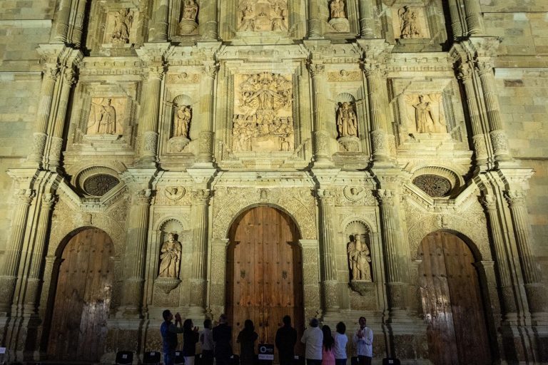 Gobierno de Oaxaca e Iberdrola México iluminan la Catedral Metropolitana con tecnología de vanguardia