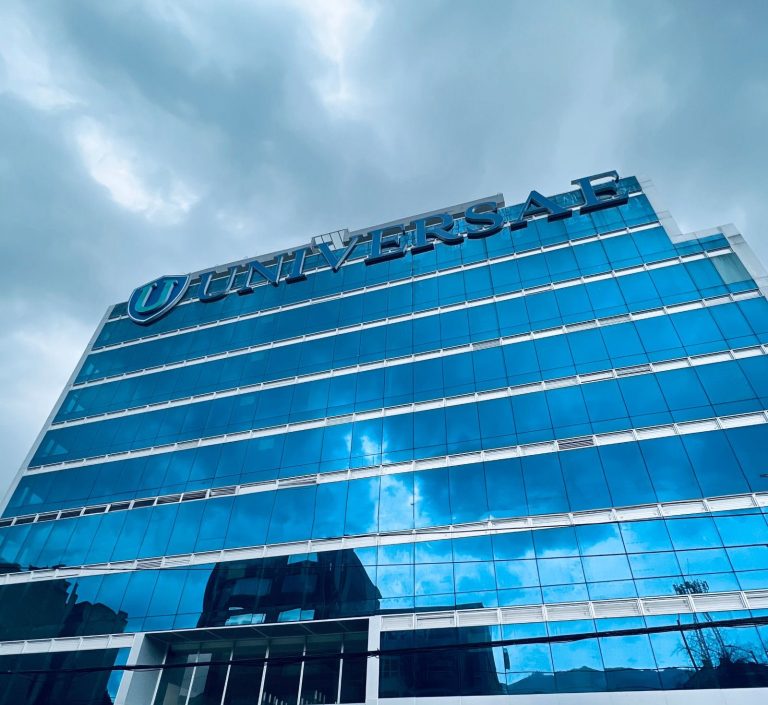 Universae llega a Colombia con una oferta académica tecnológica que convalida títulos en Europa