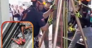 Rescatan a dos mujeres tras caer en tumba de panteón en Monterrey