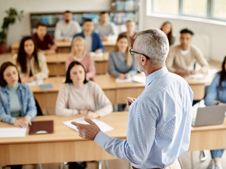 UNESCO asigna a los docentes un rol central para hacer que México sea una potencia científica