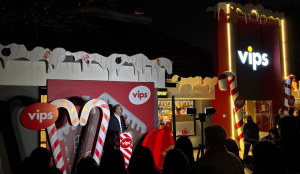 Vips te invita a celebrar las fiestas igual que en casa y por primera vez recrea una villa navideña