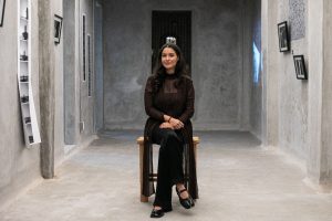 Una mirada profunda a la nostalgia y el hogar en primera exposición de Paulina Ávila