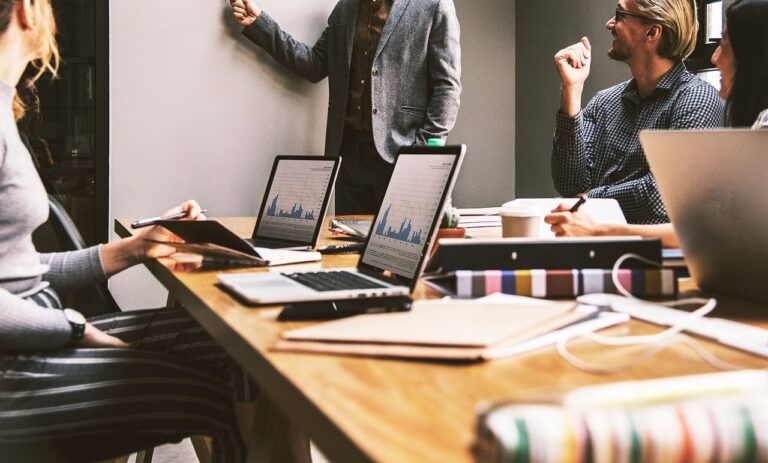 HubSpot presenta: 4 indicadores clave para evaluar el uso efectivo de la IA en las empresas mexicanas