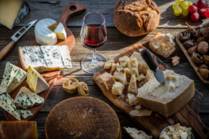Trilogía de sabores: pan, queso y vino