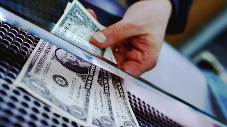 Hoy se vende el Dólar en 20.49 pesos a la venta en la CDMX