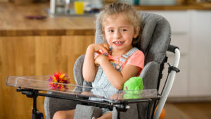 Carriolas “de empuje” ideales para infancias con dificultades neurológicas y posturales