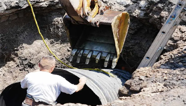 Reparan enorme socavón en la Roma por doble fuga de agua en CDMX