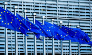 Bruselas se prepara para un «no acuerdo» en los aranceles en paralelo a la negociación con EEUU