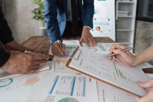 Cómo impactan los delitos económicos a las empresas una perspectiva forense por De la Paz, Costemalle DFK