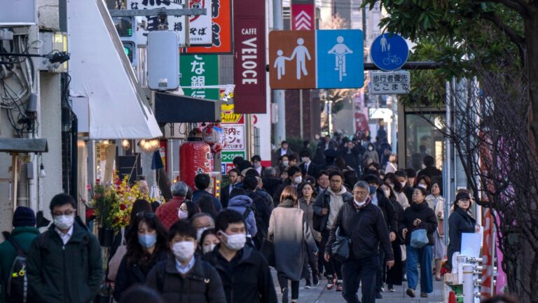 8 consecuencias del envejecimiento masivo y la baja natalidad en Japón: los baby boomers entran en edad avanzada