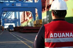 Acusan ilegalidad en Aduanas