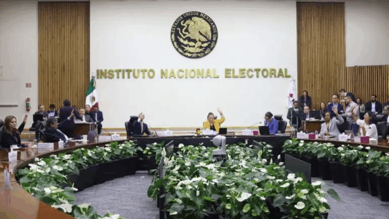 Confirma INE multa de 21 mdp a Morena por omisiones en gastos de precampaña 2024