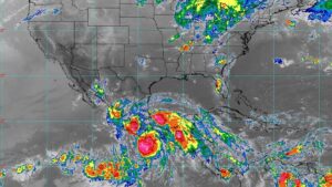 Huracán Erick baja a categoría 1 pero mantiene lluvias torrenciales en Guerrero y Oaxaca