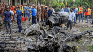 Al menos 19 muertos tras estrellarse avión militar sobre escuela en Daca, Bangladesh