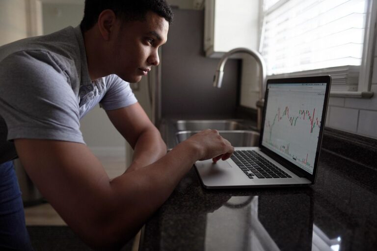 Cómo construir una mentalidad ganadora en el trading y evitar los errores más costosos: Capital.com