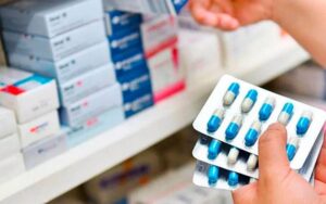 Claudia Sheinbaum señala a farmacéuticas por retraso en entrega de medicamentos
