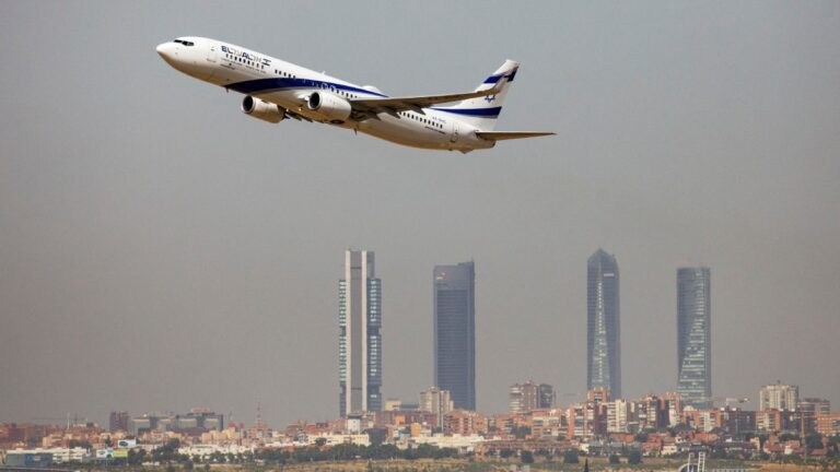 Aeropuerto de Barajas colapsa: largas filas y retrasos por falta de policías
