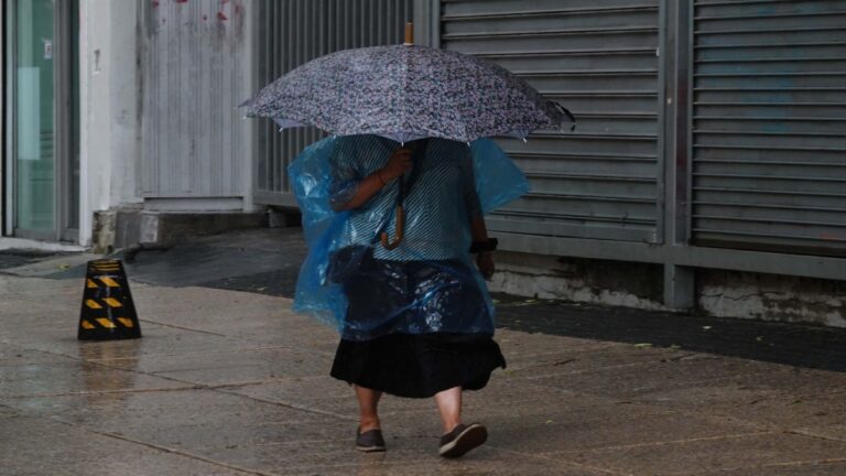 Huracán Flossie se debilitará gradualmente pero deja lluvias