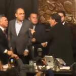 De los gritos y golpes pasan a las denuncias; Alejandro Moreno se lanza contra Noroña